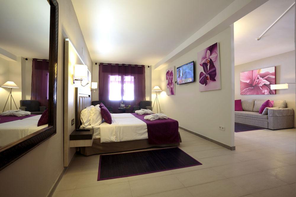 Fergus Style Bahamas (Adults Only) Hotel Playa d'en Bossa Ngoại thất bức ảnh