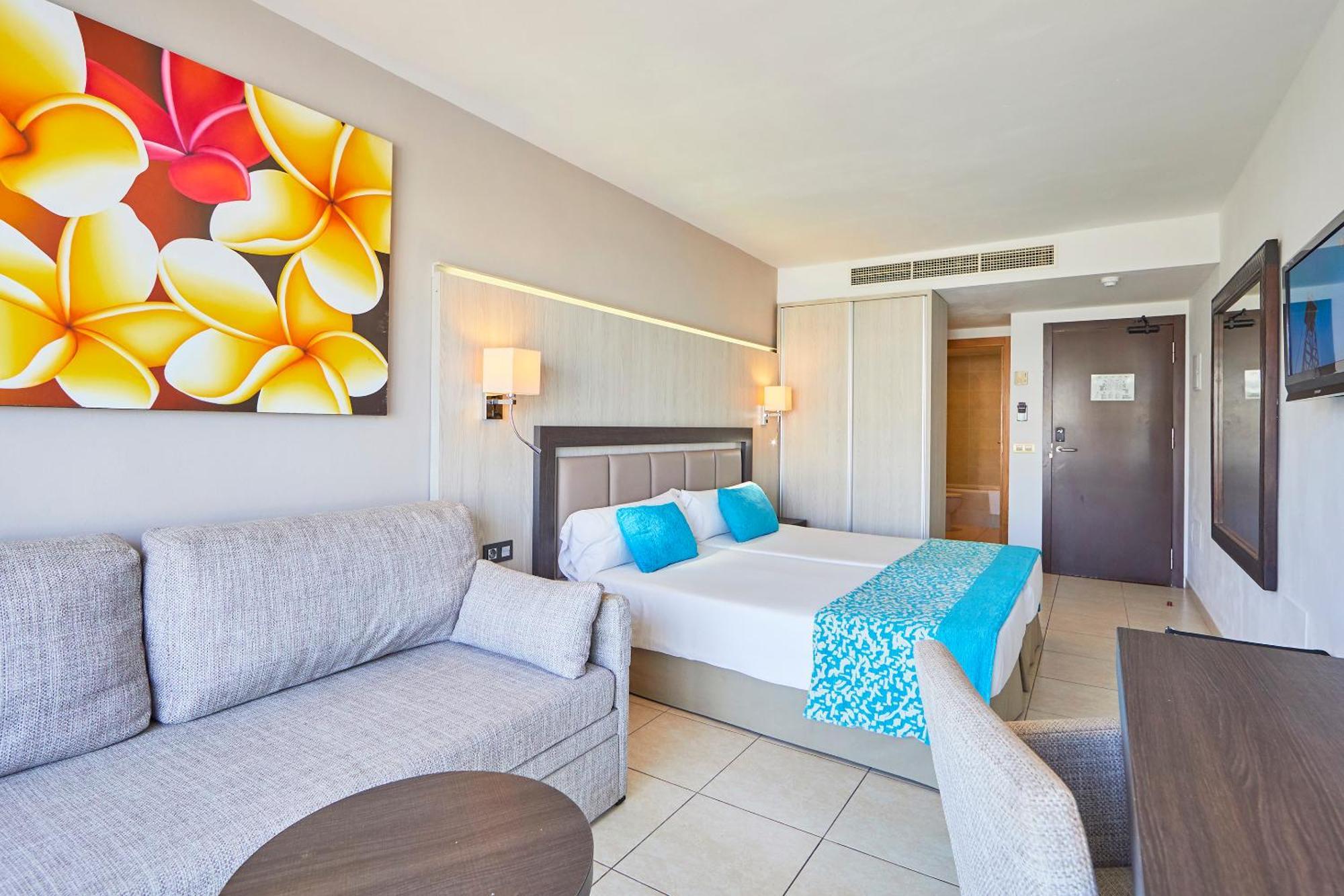 Fergus Style Bahamas (Adults Only) Hotel Playa d'en Bossa Ngoại thất bức ảnh