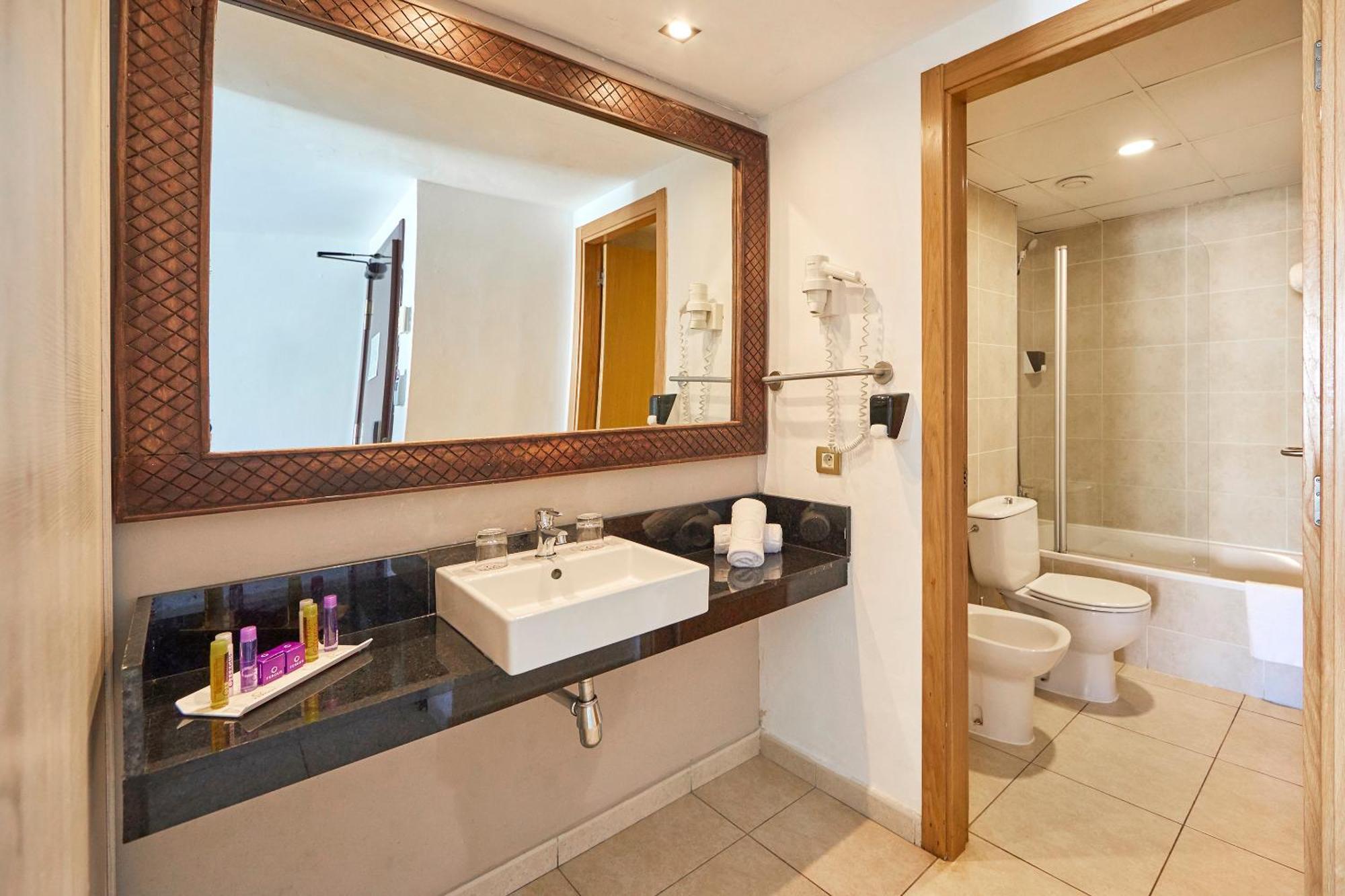 Fergus Style Bahamas (Adults Only) Hotel Playa d'en Bossa Ngoại thất bức ảnh